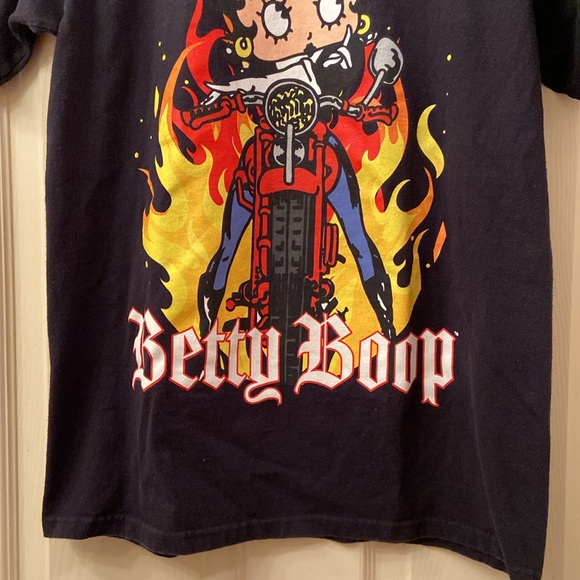 Betty Boop T Shirt Biker Chic Flames Black  Harley Motorcycle WM SZ M 🥰 - Picture 4 of 8